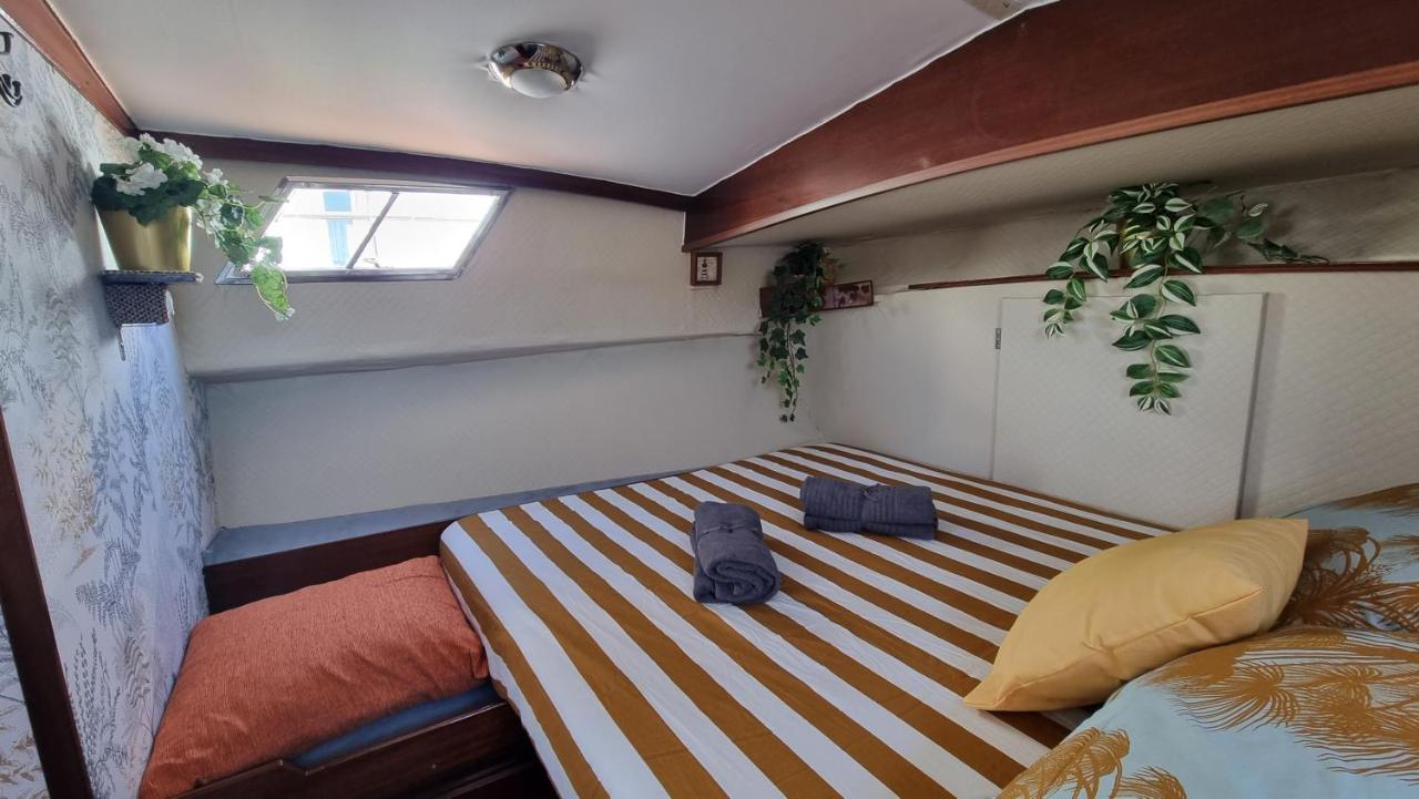 Charming Boat House In Barcelona With Big Terrace And Solarium Hotell Sant Adria de Besos Eksteriør bilde