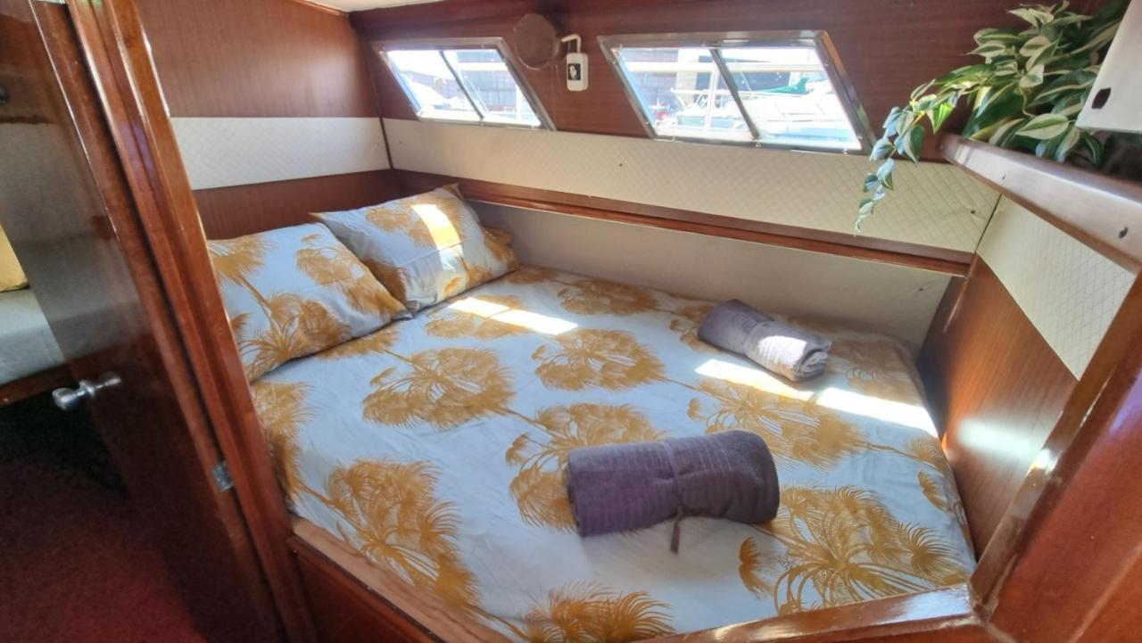 Charming Boat House In Barcelona With Big Terrace And Solarium Hotell Sant Adria de Besos Eksteriør bilde
