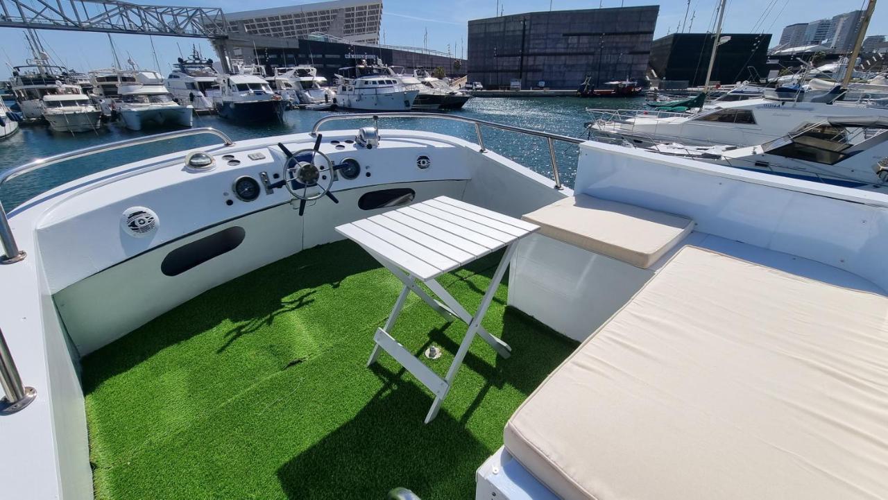 Charming Boat House In Barcelona With Big Terrace And Solarium Hotell Sant Adria de Besos Eksteriør bilde