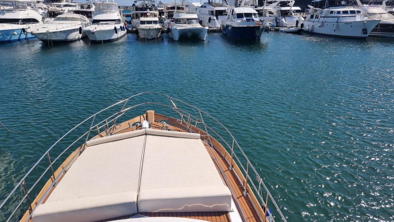 Charming Boat House In Barcelona With Big Terrace And Solarium Hotell Sant Adria de Besos Eksteriør bilde