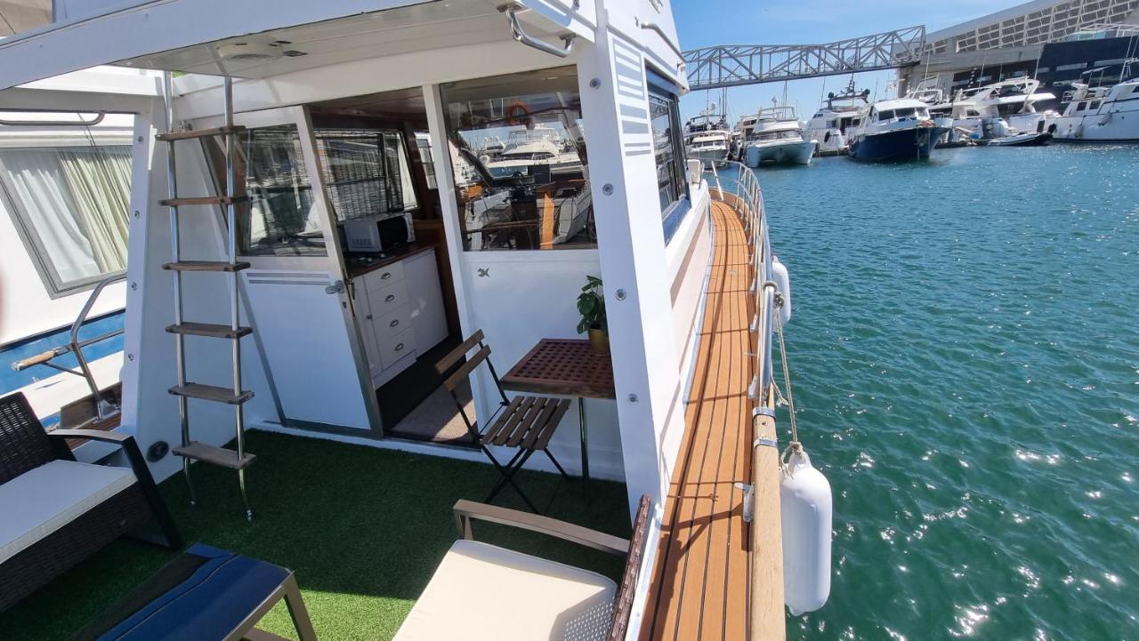 Charming Boat House In Barcelona With Big Terrace And Solarium Hotell Sant Adria de Besos Eksteriør bilde