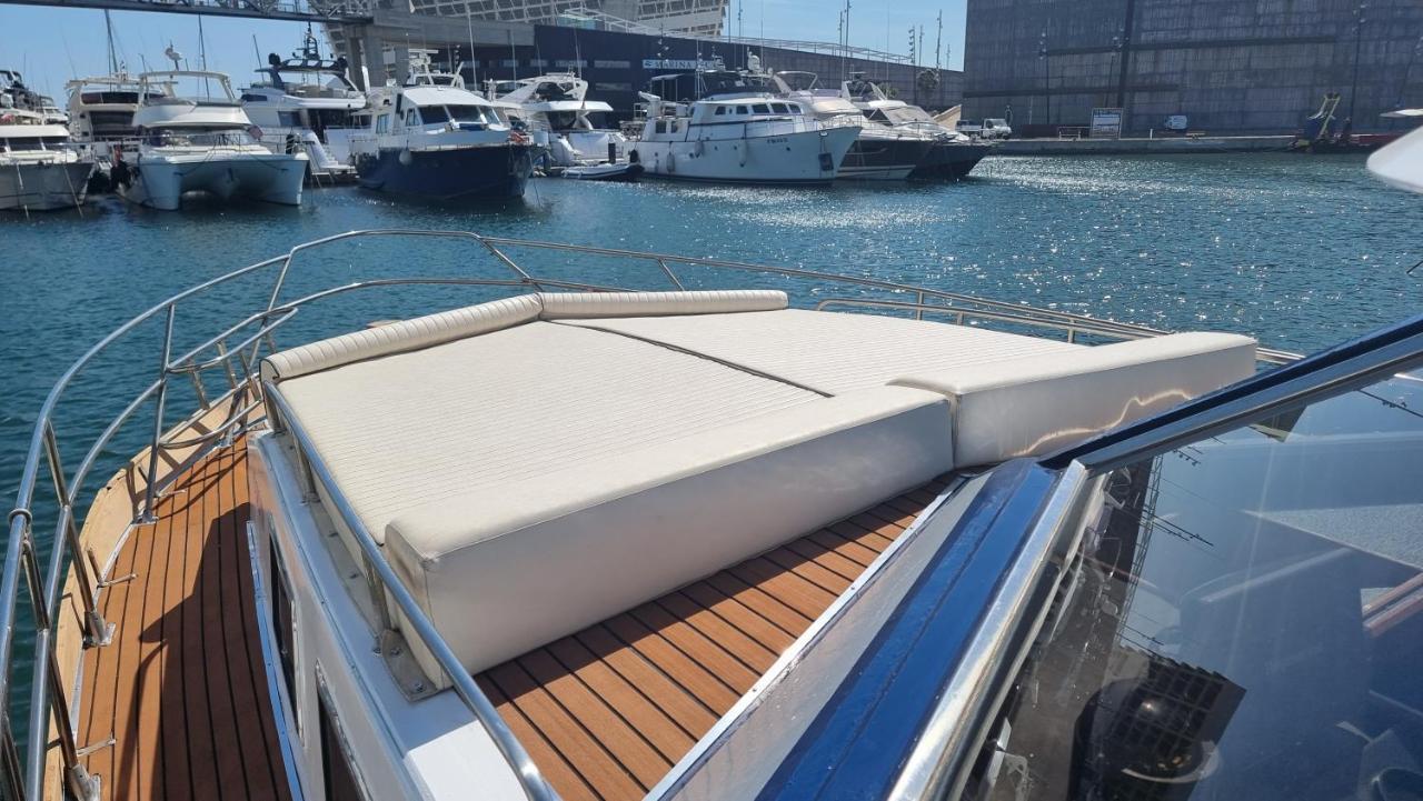Charming Boat House In Barcelona With Big Terrace And Solarium Hotell Sant Adria de Besos Eksteriør bilde